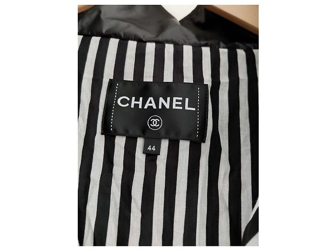 Giacca impermeabile Chanel a righe bianco e nero - vista 2