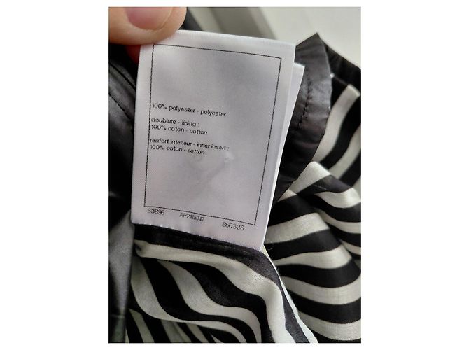 Giacca impermeabile Chanel a righe bianco e nero - vista 5