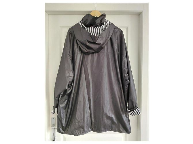Giacca impermeabile Chanel a righe bianco e nero - vista 6