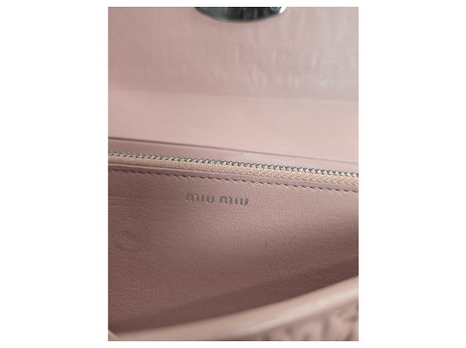 Miu Miu Crystal Geldbörse aus gestepptem Leder - Ansicht 12