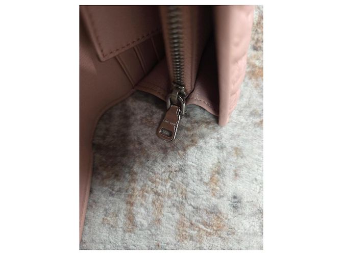 Miu Miu Crystal Geldbörse aus gestepptem Leder - Ansicht 14