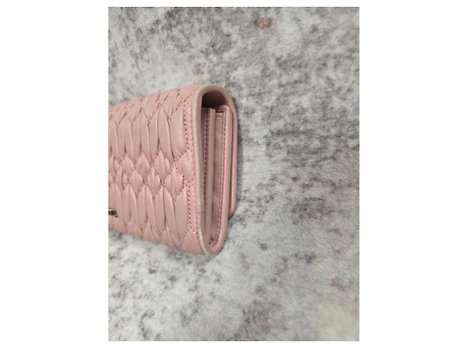 Miu Miu Crystal Geldbörse aus gestepptem Leder - Ansicht 5