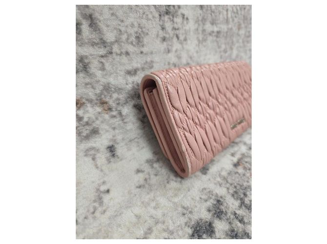 Miu Miu Crystal Geldbörse aus gestepptem Leder - Ansicht 6