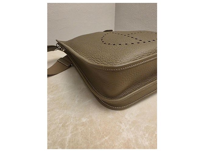 Borsa a tracolla Hermès Evelyne 29 PM Pelle Etoupe - vista 3