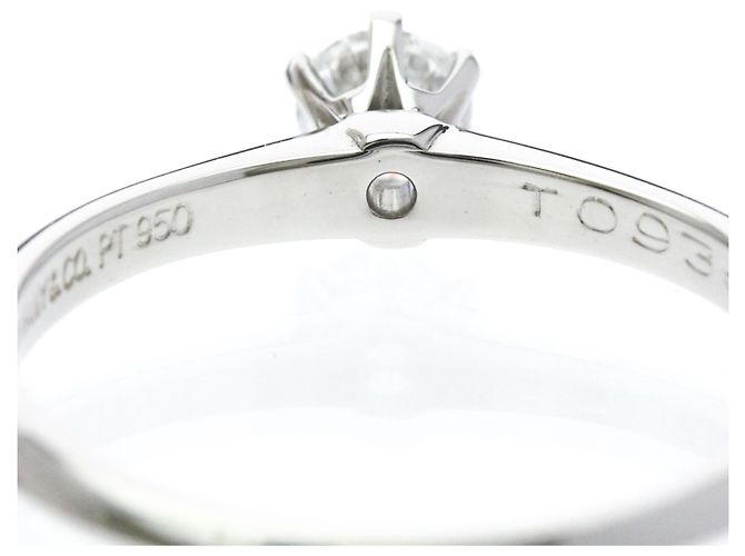 Tiffany & Co. Tiffany Setting Solitär aus Platin mit RBC Diamant G/VVS2 - Ansicht 7