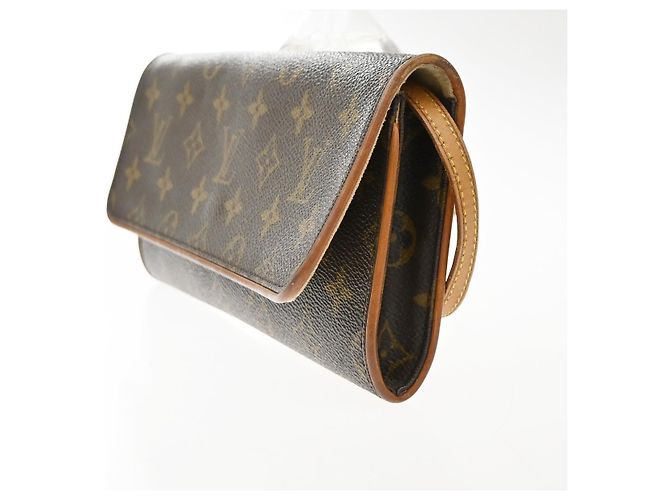 Louis Vuitton Twin Monogram Canvas GM - vista 3