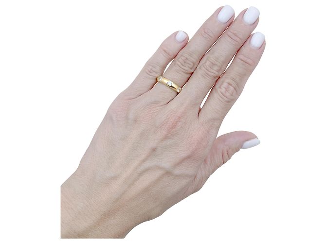 Autre Marque Anello a fascia in oro giallo e tre diamanti a castone. - vista 6