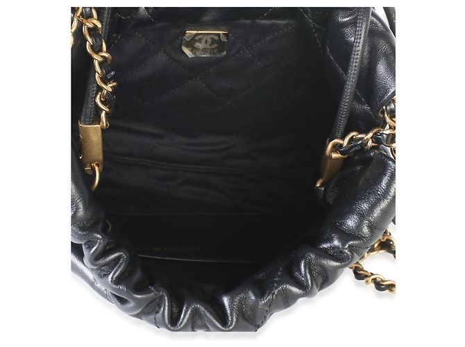 Chanel 22 Mini Hobo in vitello matelassé nero - vista 5