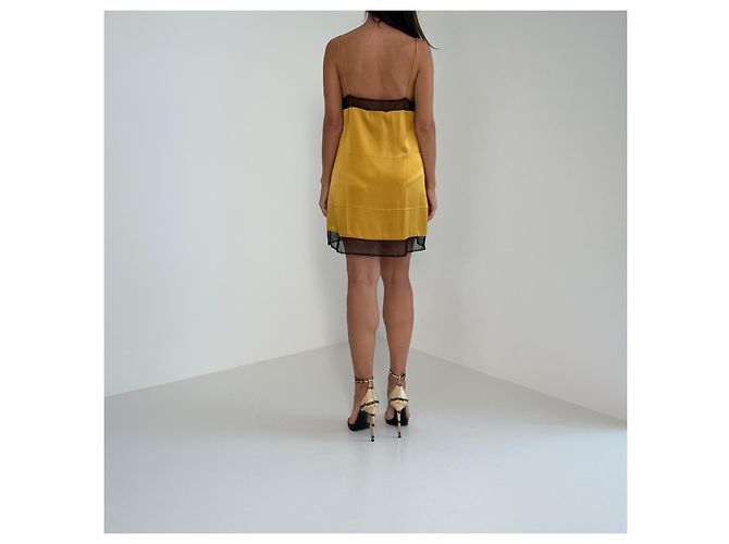 Abito corto Gucci in seta gialla e tulle nero - vista 4