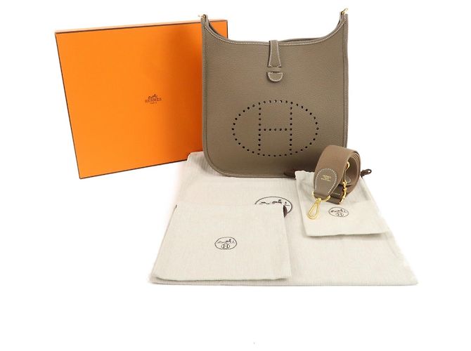 Hermès HERMES Taurillon Clemence Evelyen 3PM B engraved Etoupe Gold HDW - vista 12