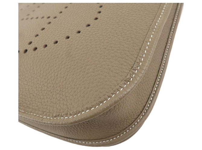 Hermès HERMES Taurillon Clemence Evelyen 3PM B engraved Etoupe Gold HDW - vista 5