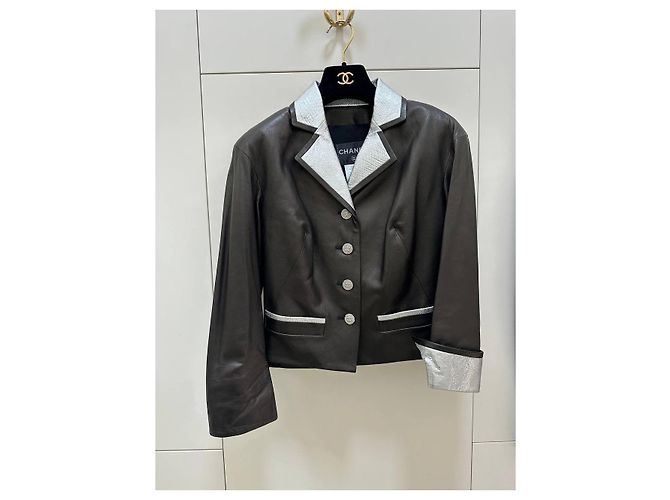 Completo due pezzi Chanel in pelle di agnello nera Sz.40/36 usato - vista 7