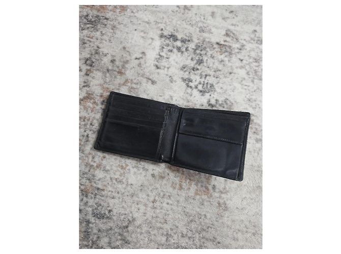 Magnificent Prada Wallet - view 6
