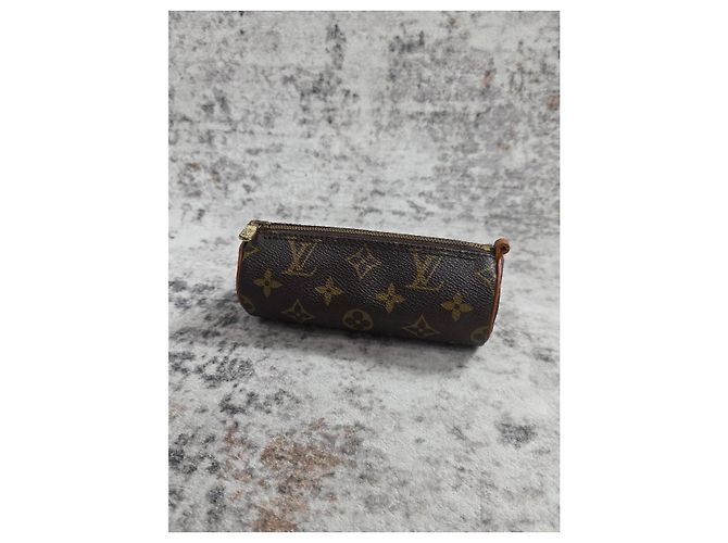 Magnifica Pochette Louis Vuitton Papillon - vista 2