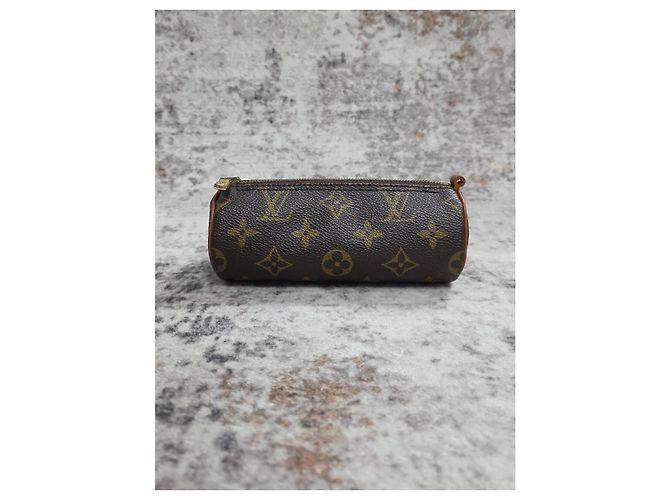 Magnifica Pochette Louis Vuitton Papillon - vista 3
