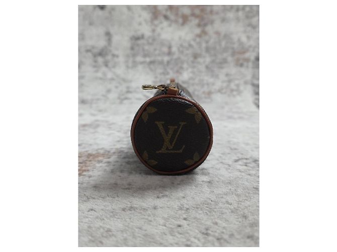 Magnifica Pochette Louis Vuitton Papillon - vista 9