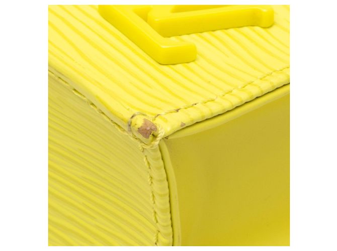 Borsa Louis Vuitton Epi Petit Sac Plat gialla - vista 6