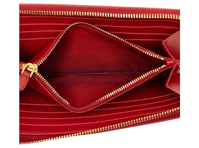 Cartera larga Prada Saffiano roja con cremallera - vista 4