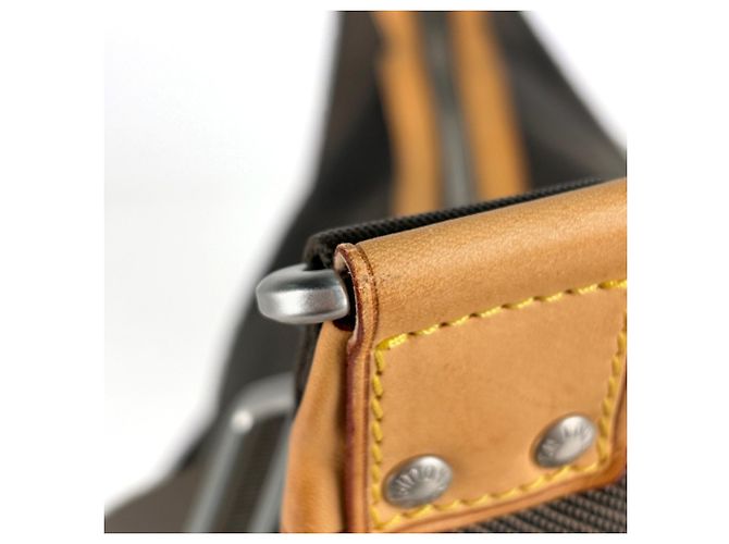 Borsa a tracolla Louis Vuitton Explorer - vista 5