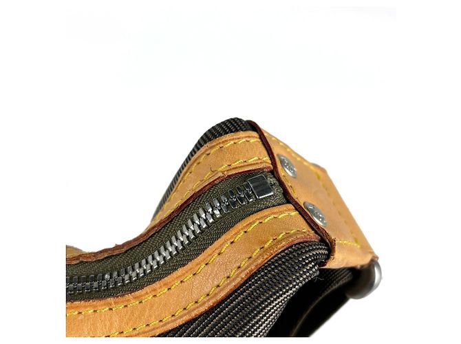 Borsa a tracolla Louis Vuitton Explorer - vista 6