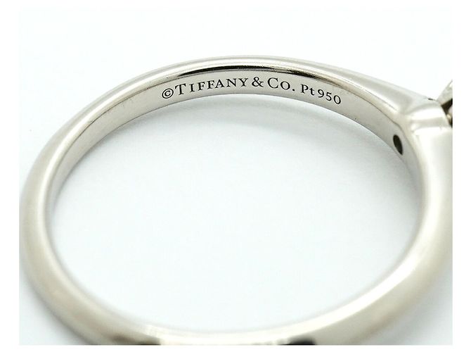 Autre Marque Tiffany & Co. Solitär-Bandring aus Platin mit Diamant - vista 4