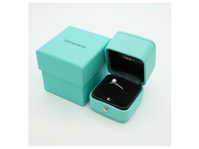 Autre Marque Tiffany & Co. Solitär-Bandring aus Platin mit Diamant - vista 7