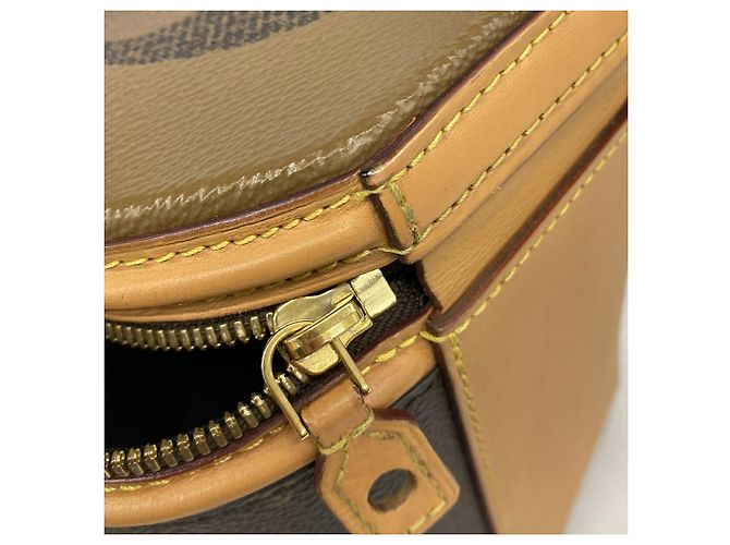 Borsa beauty Louis Vuitton Monogram Giant Reverse Cannes - vista 9