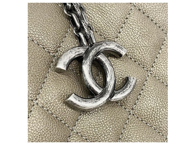 Borsa a tracolla Chanel Matelassé con catena - vista 8
