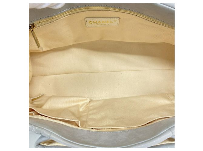 Borsa a tracolla Chanel in pelle Matelassé Grigia - vista 4