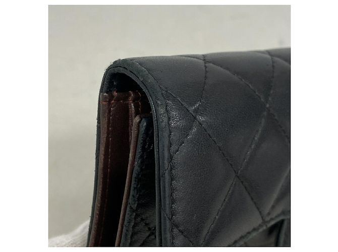 Cartera tri-fold Chanel de piel de cordero negra - vista 7