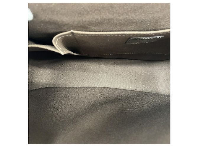 Borsa a tracolla Louis Vuitton Taiga Andrei - vista 4