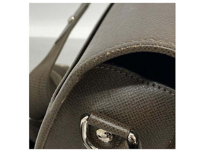 Borsa a tracolla Louis Vuitton Taiga Andrei - vista 7