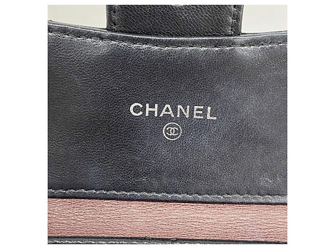 Cartera tri-fold Chanel de piel negra - vista 4