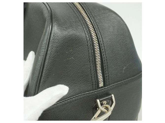 Borsa Boston Louis Vuitton Taiga Kendall PM - vista 7