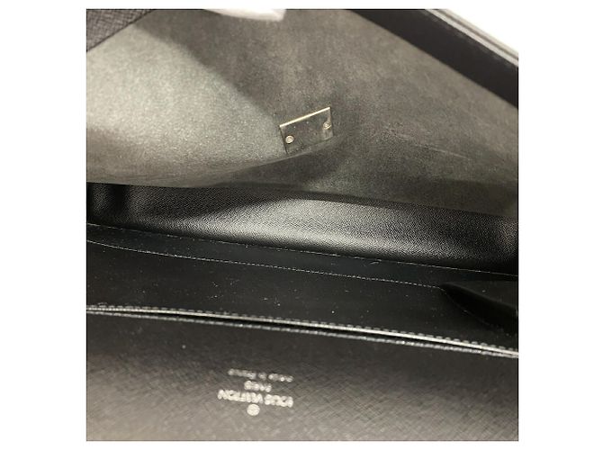 Borsetta Louis Vuitton Taiga in Ardoise - vista 4