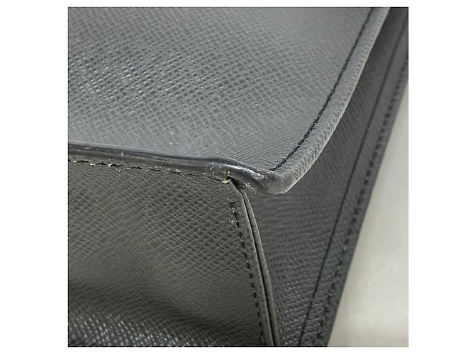 Borsetta Louis Vuitton Taiga in Ardoise - vista 9