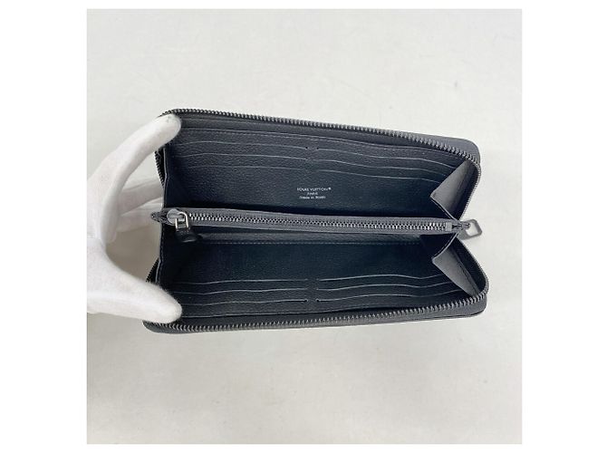 Louis Vuitton Damouflage Zippy Wallet - view 3