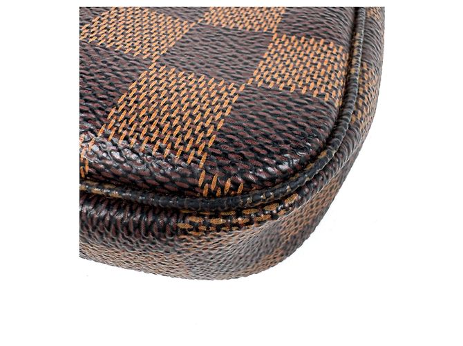 Louis Vuitton Damier Mini Pochette Accessoires - vista 4