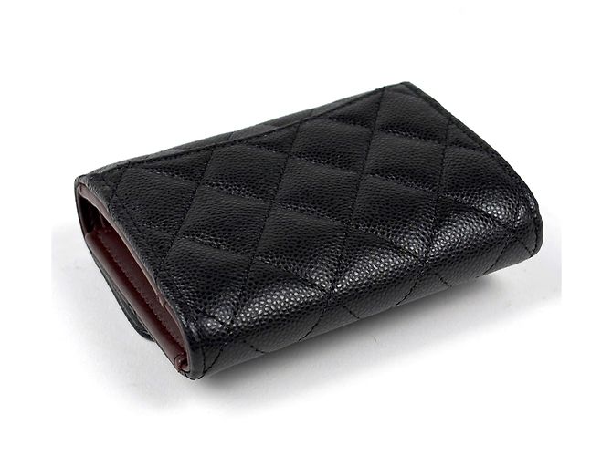 Cartera Tri-fold Chanel Matelassé Negra - vista 2