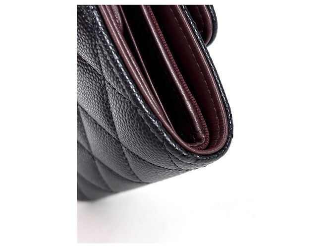 Cartera Tri-fold Chanel Matelassé Negra - vista 3