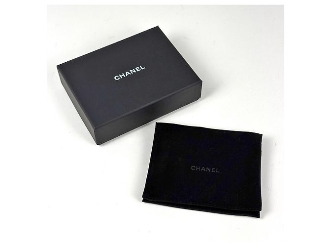 Cartera Tri-fold Chanel Matelassé Negra - vista 8