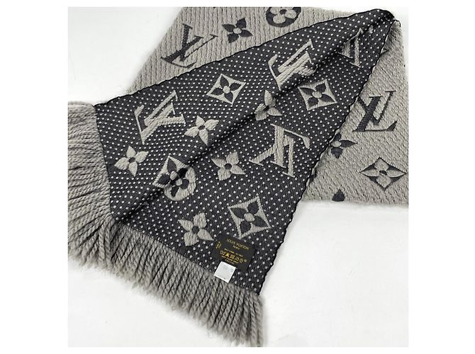 Stola Monogram Louis Vuitton in Gray - vista 2