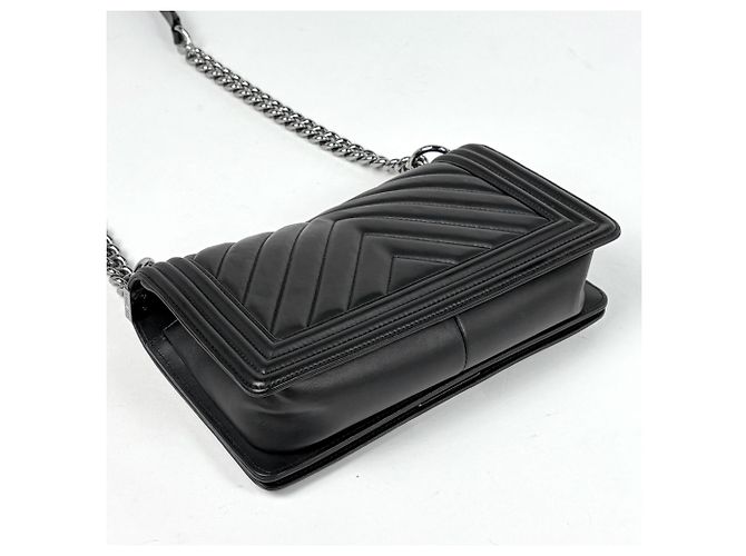 Borsa a tracolla Chanel Boy Chanel V-stitch in pelle Chevron - vista 2