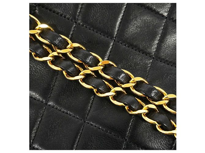 Borsa a spalla con catena Chanel Matelassé - vista 9