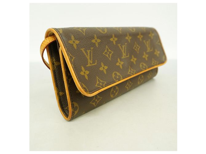 Louis Vuitton Monogram Pochette Twin GM Shoulder Bag - vista 2