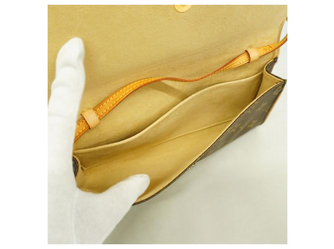 Louis Vuitton Monogram Pochette Twin GM Shoulder Bag - vista 4