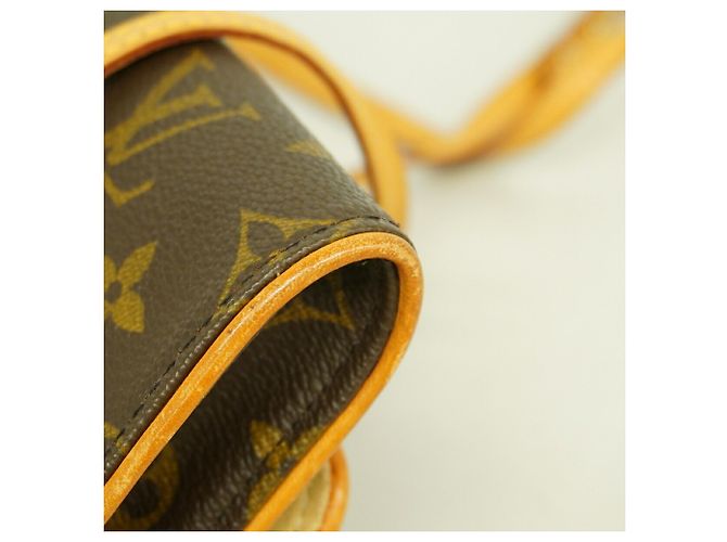 Louis Vuitton Monogram Pochette Twin GM Shoulder Bag - vista 8