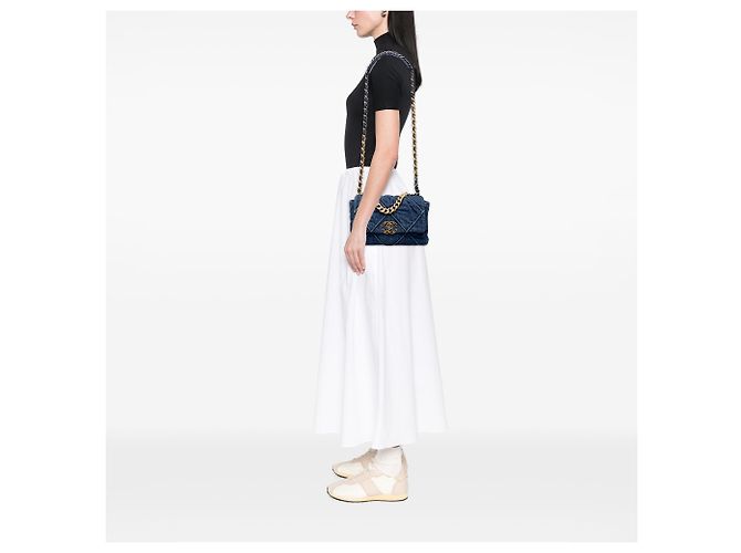 Chanel 19 Flap aus blauem Denim Größe Medium - Ansicht 6
