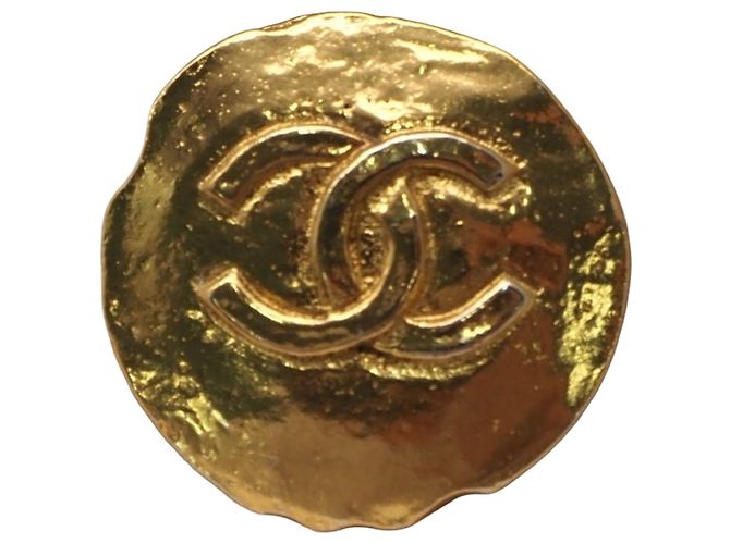 Orecchini a clip rotondi placcati oro Chanel Gold CC - vista 3