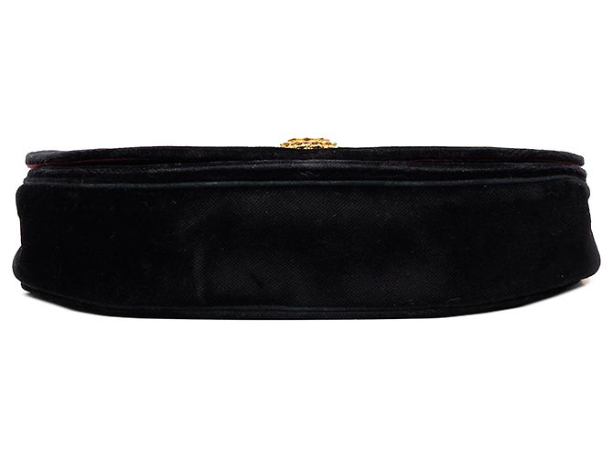 Chanel Black CC Horizontal Quilted Velvet Crescent Flap - vista 3